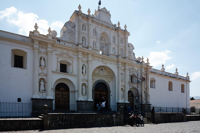 Antigua Guatemala Full-Day Shared City Tour - Plaza Central: cobbled streets, Water Volcano in the frame, and free time that matters