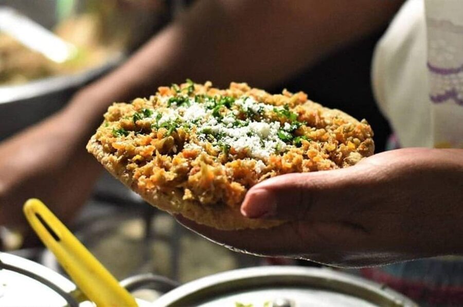 Antigua Local: Evening Street Food Tour with Dinner - Shucos and Chalupas at small comedores: where ordering feels easier