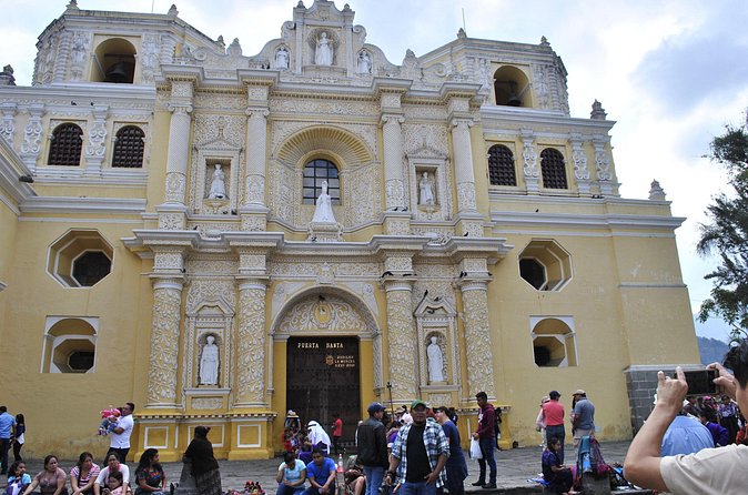 Antigua Private tour. Inclusive and Family. Quetzal Port. - Stop 4: Antiguo Colegio de la Compañía de Jesús plus your 1-hour lunch