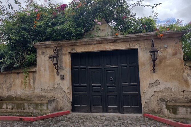 Antigua’s Living Villages Tour - Meeting point: Tanque La Unión and a smooth start