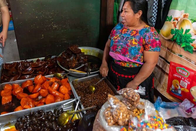 Antigua Street Food Tour - The pace and group feel, with guide support that matters