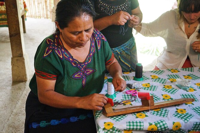 Authentic local experience with a community of women - Jewelry making, fabric work basics, and getting dressed in Santa Cruz style