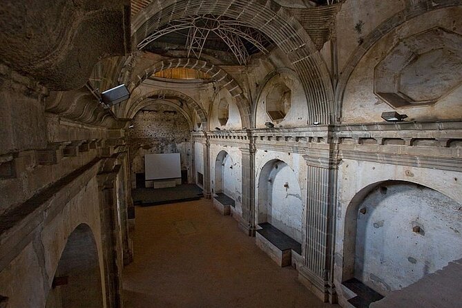 Catacombs and crypts in Antigua Guatemala. - San José Cathedral: ruins, catacombs, and the XVI-century layer