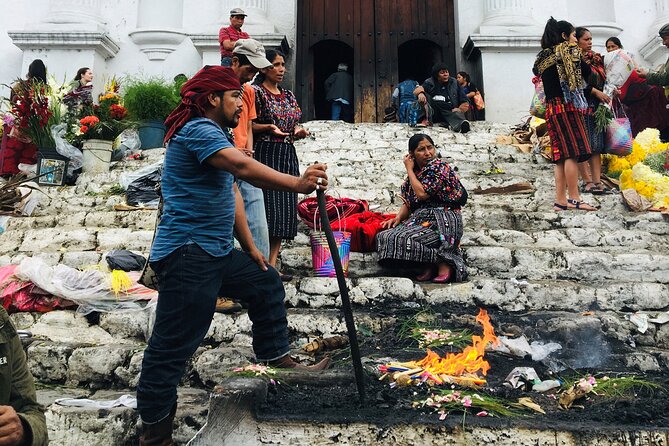 Chichicastenango and Lake Atitlan: From Traditions to Paradise - Chichicastenango craft market: where the day actually starts