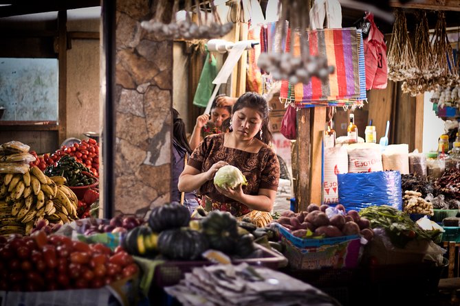 Chichicastenango Market Tour from Antigua - Iglesia de Santo Tomás (1540): Mayan rituals in a Catholic-built space