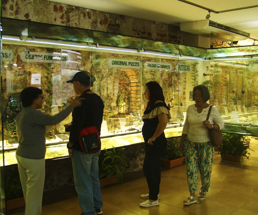 Combo Tour: Colonial Antigua & Guatemala City Explorer Tour - Las Americas Avenue and the plazas of the Americas