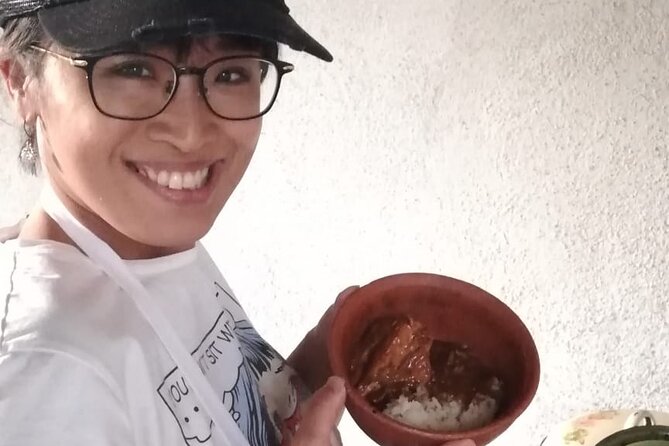 Cooking class and market tour/Pepian Workshop - Inside the family kitchen: cutting, roasting, tortillas, and patience