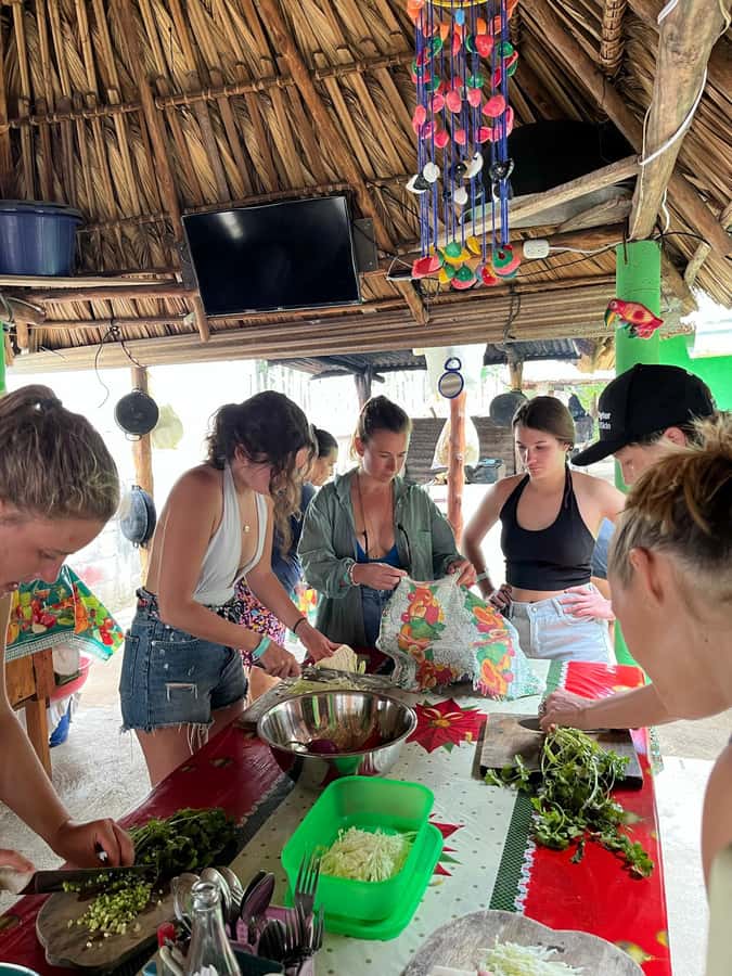 El Paredón: Traditional Cooking Class with a Local Family - Meeting in the right place: getting to Aura and Adelso’s home