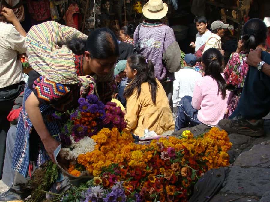 From Guatemala City: Chichicastenango and Lake Atitlan - The guide experience, from strong explanations to quiet moments