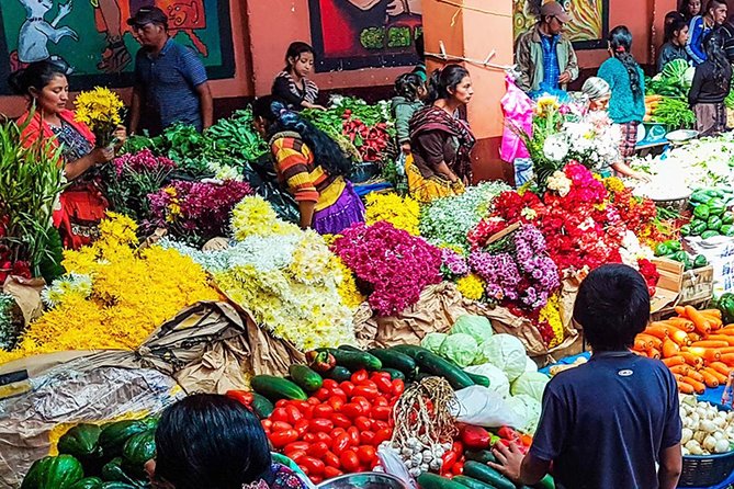 Full Day Tour: Chichicastenango Maya Market and Lake Atitlan from Guatemala City - Chichicastenango’s market at Plaza y Mercado Santo Tomás