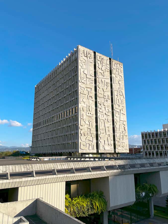 Guatemala City: Walking Tour - 6ta Avenida and lunch time, eating where the day feels real