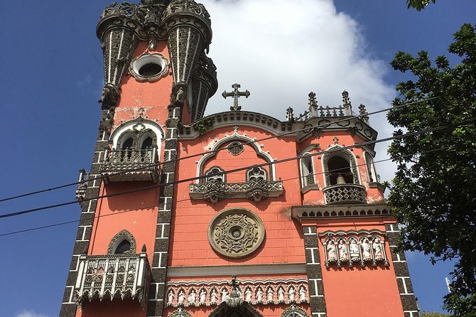 Guatemala city walking tour only weekends. 2 persons and up - Craft Market to the Post Office Building: Small Stops With Big Meaning