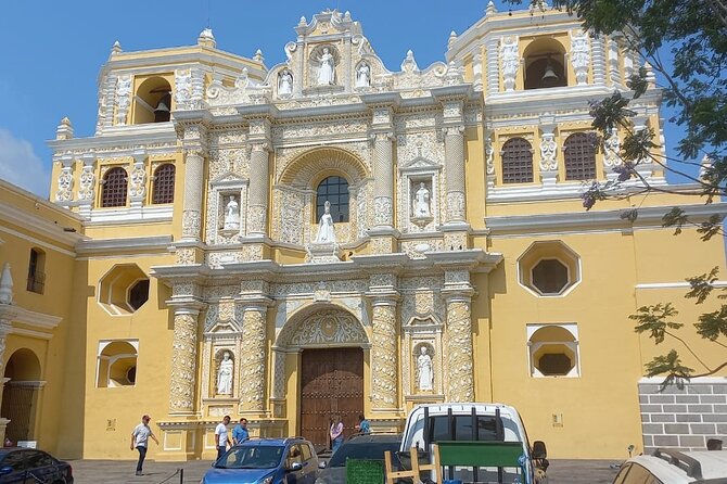 Guided Tour in Antigua Guatemala and Hobbitenango - Language and who should book this tour