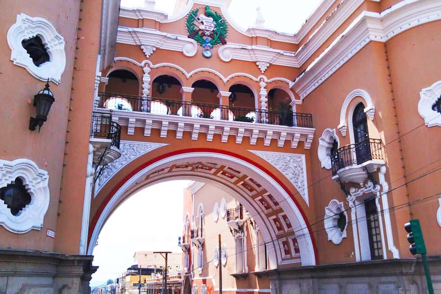 Half-Day Guatemala City Explorer Tour - Central Market Behind The Cathedral, A Real-Life Ending