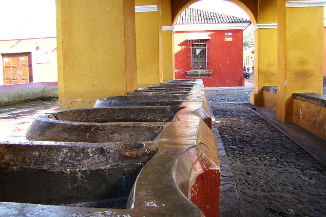 Historical and Cultural Walking Tour of Antigua Guatemala - Santa Catalina Arch: A Shortcut Built for Rules and Avoiding Sight