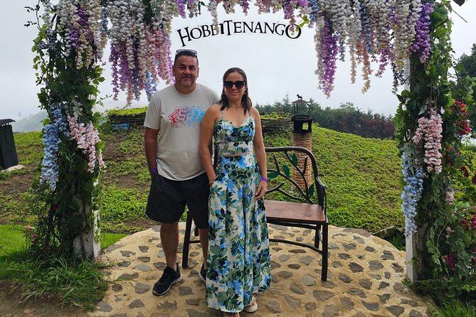 Hobbitenango Altamira and Antigua Boreal Adventure Tour - Stop 2 at Altamira Oriole: Giant Hand viewpoints and an outdoorsy vibe