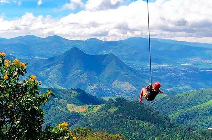 Hobbitenango, Altamira and Antigua Borial parks. - Antigua Boreal: Deep Dish Pizza, Giant Sliders, and a Colorful Finish