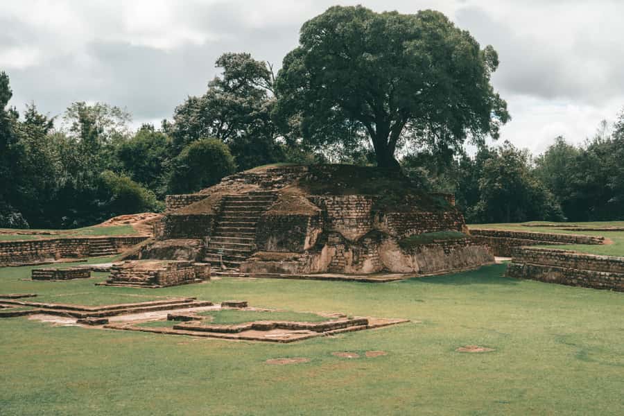 Iximche and Antigua Day Tour - Lunch in Antigua: plan for real time, not just a meal