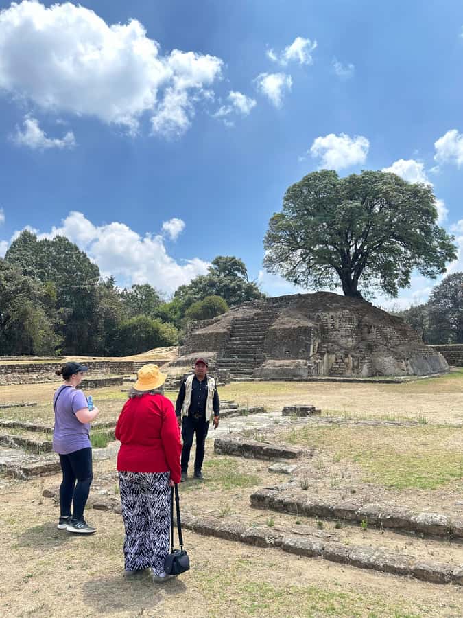 Iximché: Archaeological Site from Guatemala City - Tecpán Guatemala lunch: where food becomes part of the route