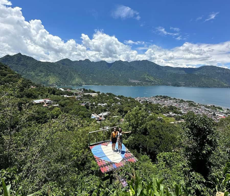 Lake Atitlán Mountain - Cerro Tzankujil reserve in San Marcos: swim or rock views
