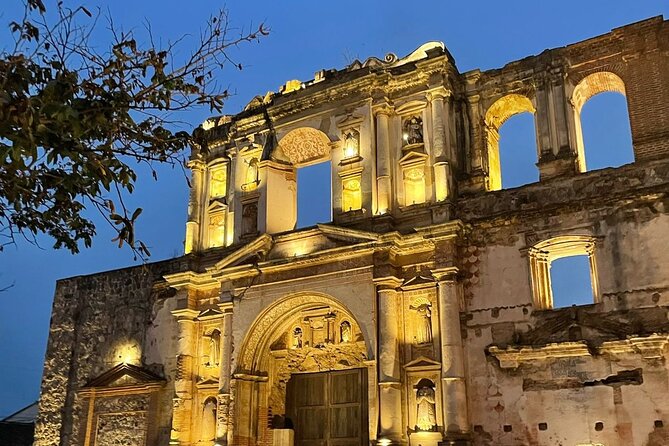 Living City - Palacio de los Capitanes and Town Hall facades: the “look up” moments