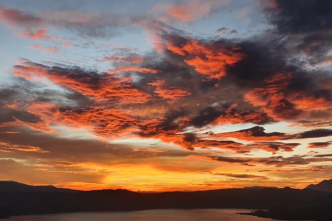 Mayan Nose Sunrise Hiking + Chichicastenango Market Tour - Sunrise at the top: the waiting is part of the payoff