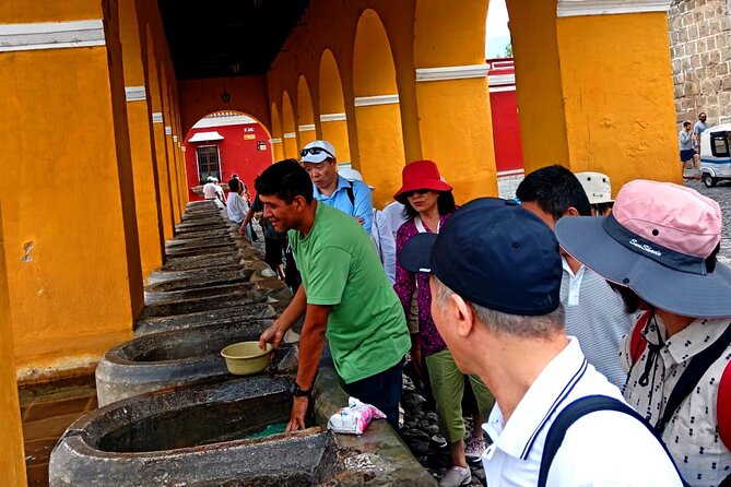 Meeting the guatemala´s culture with a local guide in Antigua. - JADES ANTIGUA and the story of green gold