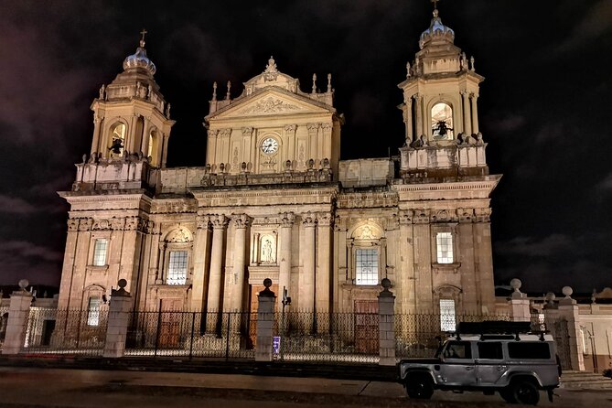 Night Photo Tour in Guatemala City - Plaza España and the Carlos III fountain: your first night photo hit