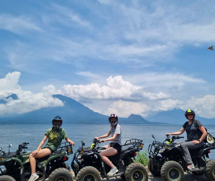 Panajachel: Lake Atitlán Sunset Tour - Santa Catarina Palopo: weaving, crafts, and a chance to slow down