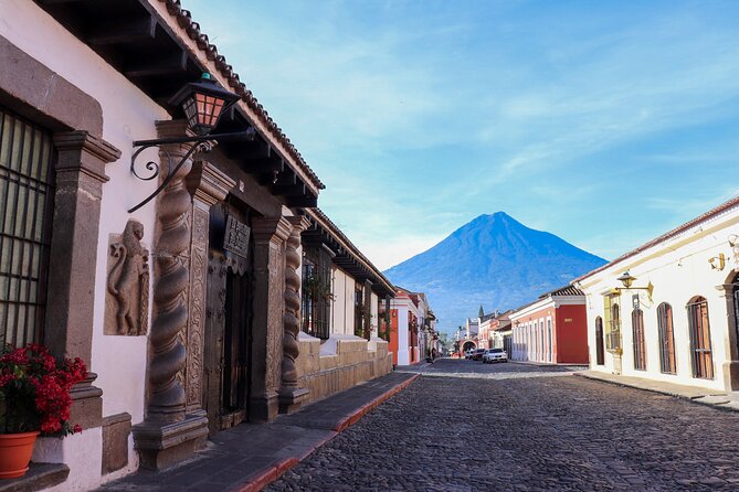 Private Tour of the Emblematic Streets of Antigua Guatemala - Stop 1 in Antigua Central Square: the icons you came for