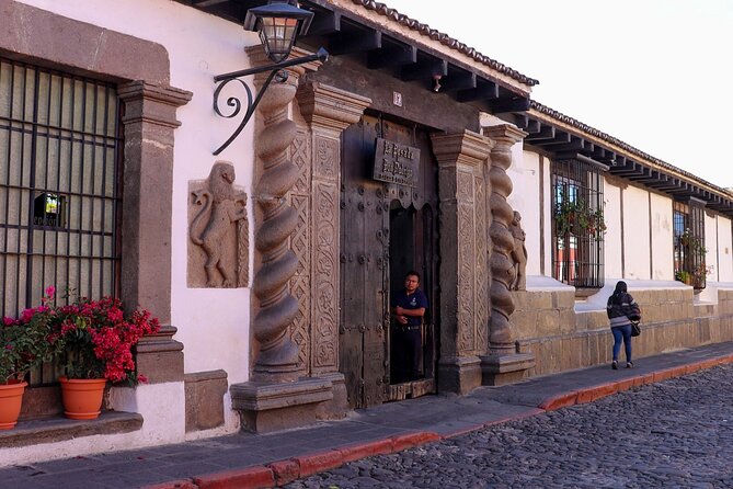 Private Tour of the Emblematic Streets of Antigua Guatemala - How the guide experience changes the walk, especially for photos