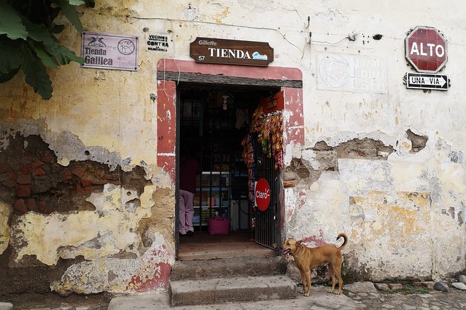 Private Walking tour of Antigua Guatemala - Arco de Santa Catalina, Antigua’s signature arch and a lived-in street