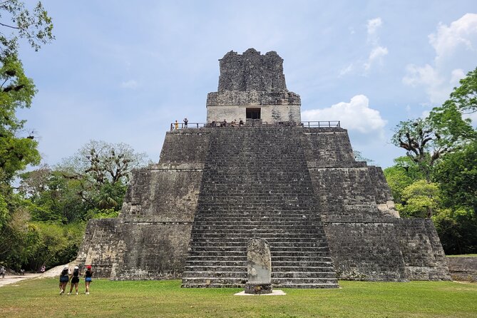Same day Round-Trip VIP Exclusive Transfer to Tikal from Flores - The ride experience: punctual pickups, A/C comfort, and real communication