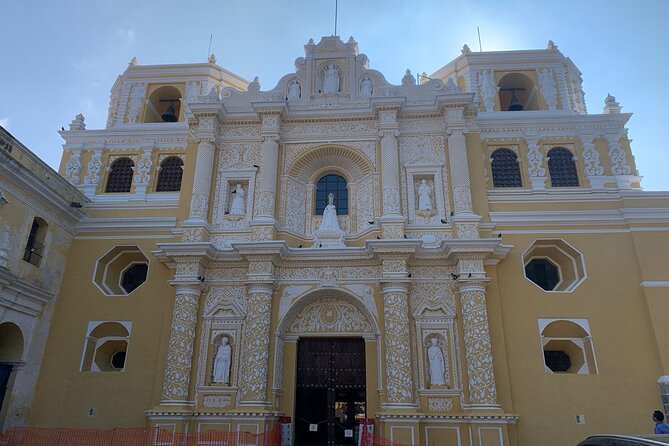 The old UNESCO - Arco de Santa Catalina, the easiest way to get the city’s rhythm