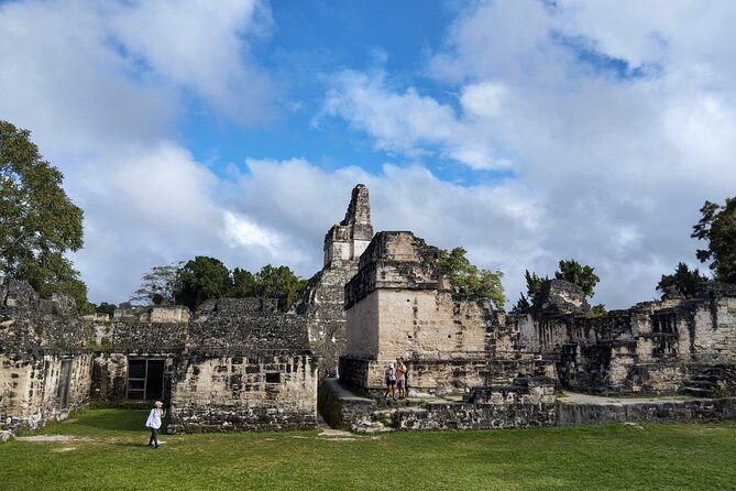 Tikal Private Tour From San Ignacio Belize with Lunch Included - Lunch at El Caoba: The Meal That Keeps You Moving