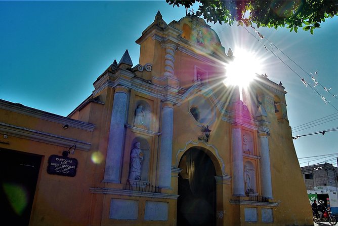 Tour of towns around Antigua Guatemala and Hobitenango - Old City time: a guided reset for how to read Antigua