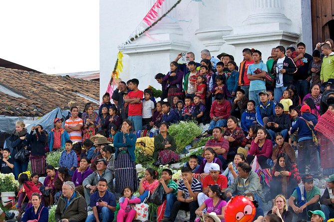 Traditional & Colorful Chichicastenango Market Walking Tour - Plaza y Mercado Santo Tomás: The Market Where You Can Watch Life Unfold