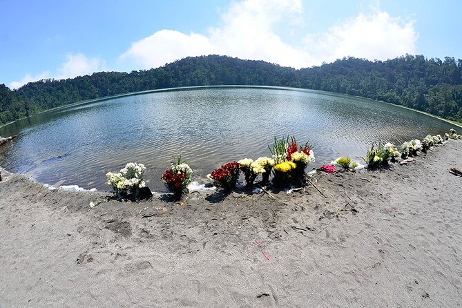 Trek to Chicabal Volcano and Lagoon near Quetzaltenango , Guatemala - Laguna Chicabal in the Crater: Fog, Ritual Elements, and Why the Timing Matters