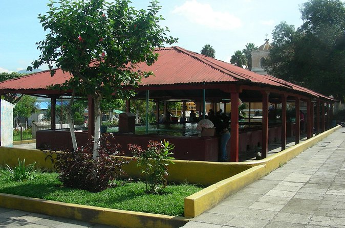 Village Tour in Antigua Guatemala - Stop 3 and 4: Ciudad Vieja, then a church built for photos