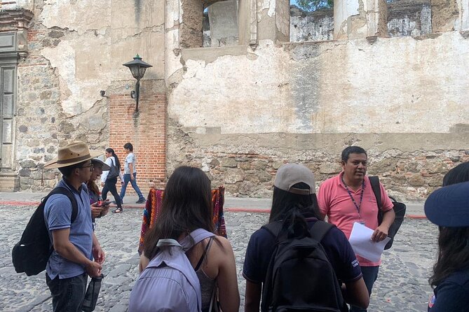 Walking tour Jewels of Antigua : A Tour of the Unmissable - The Baroque church stop, where you learn what you are looking at